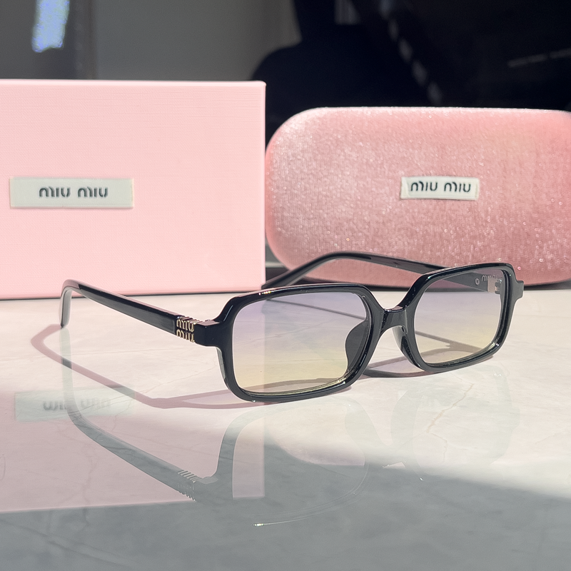 MIU MIU Sonnenbrillen