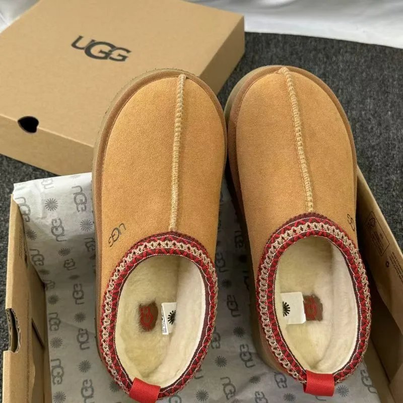 UGGS Slippers