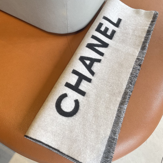 Chanel Schal
