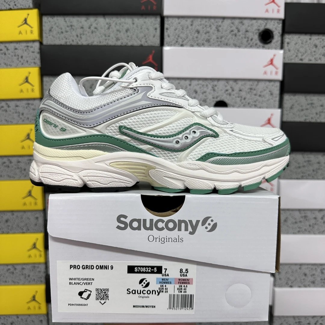 Saucony ProGrid Omni 9 OG Sneaker