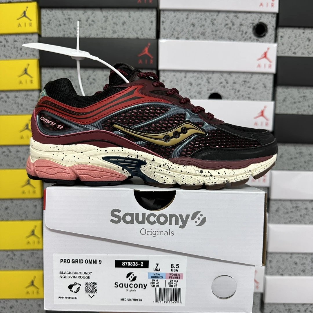 Saucony ProGrid Omni 9 OG Sneaker