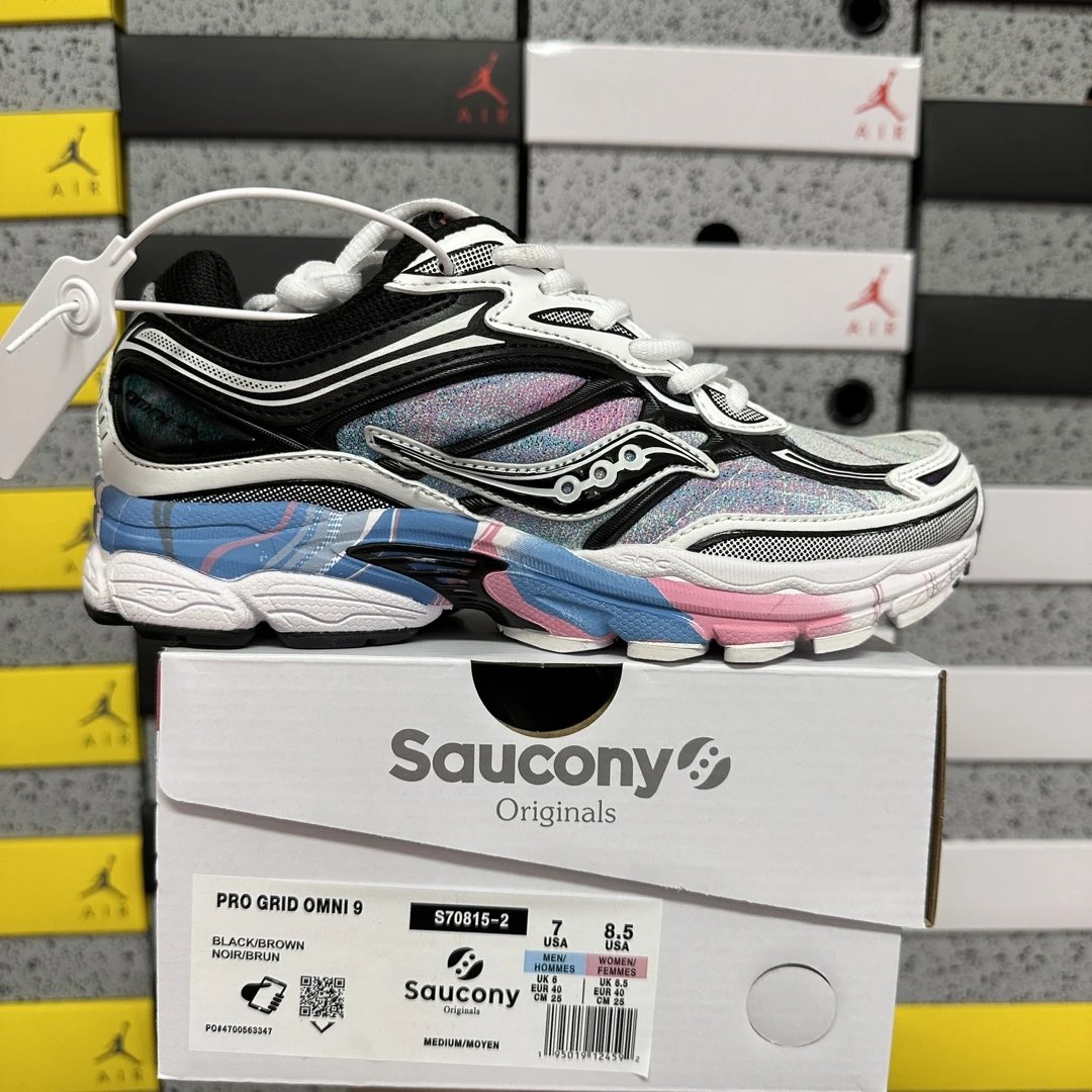 Saucony ProGrid Omni 9 OG Sneaker