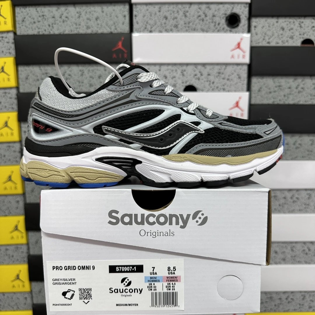 Saucony ProGrid Omni 9 OG Sneaker