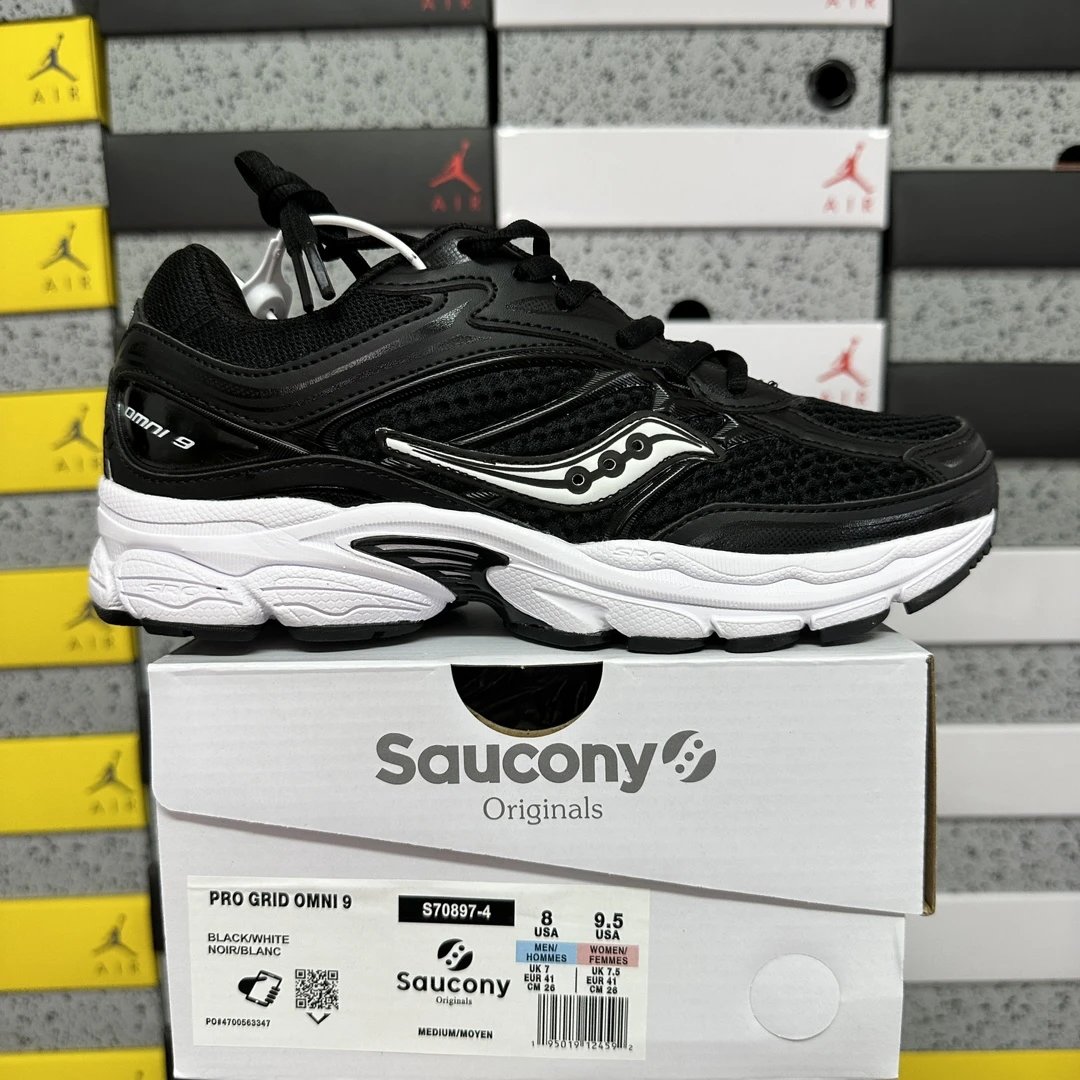 Saucony ProGrid Omni 9 OG Sneaker