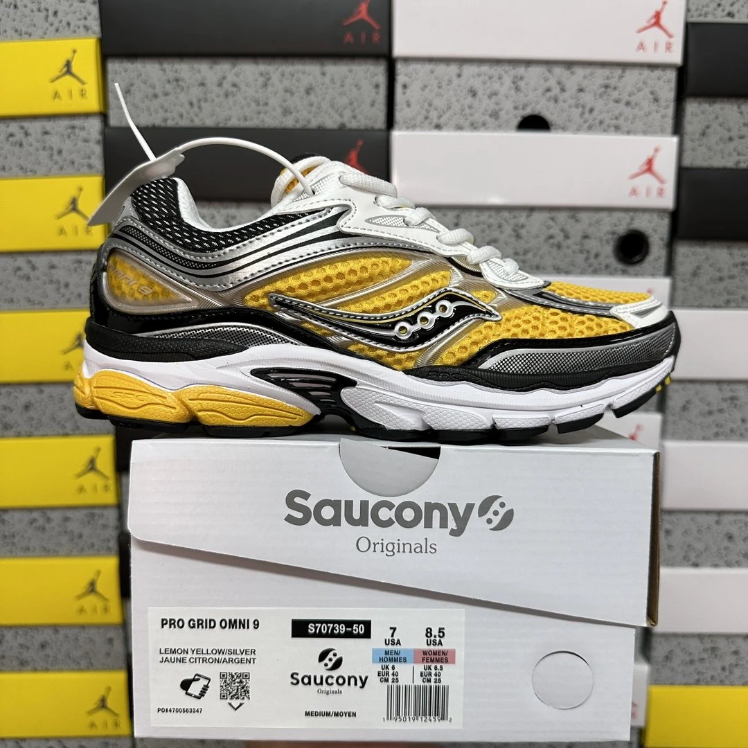 Saucony ProGrid Omni 9 OG Sneaker