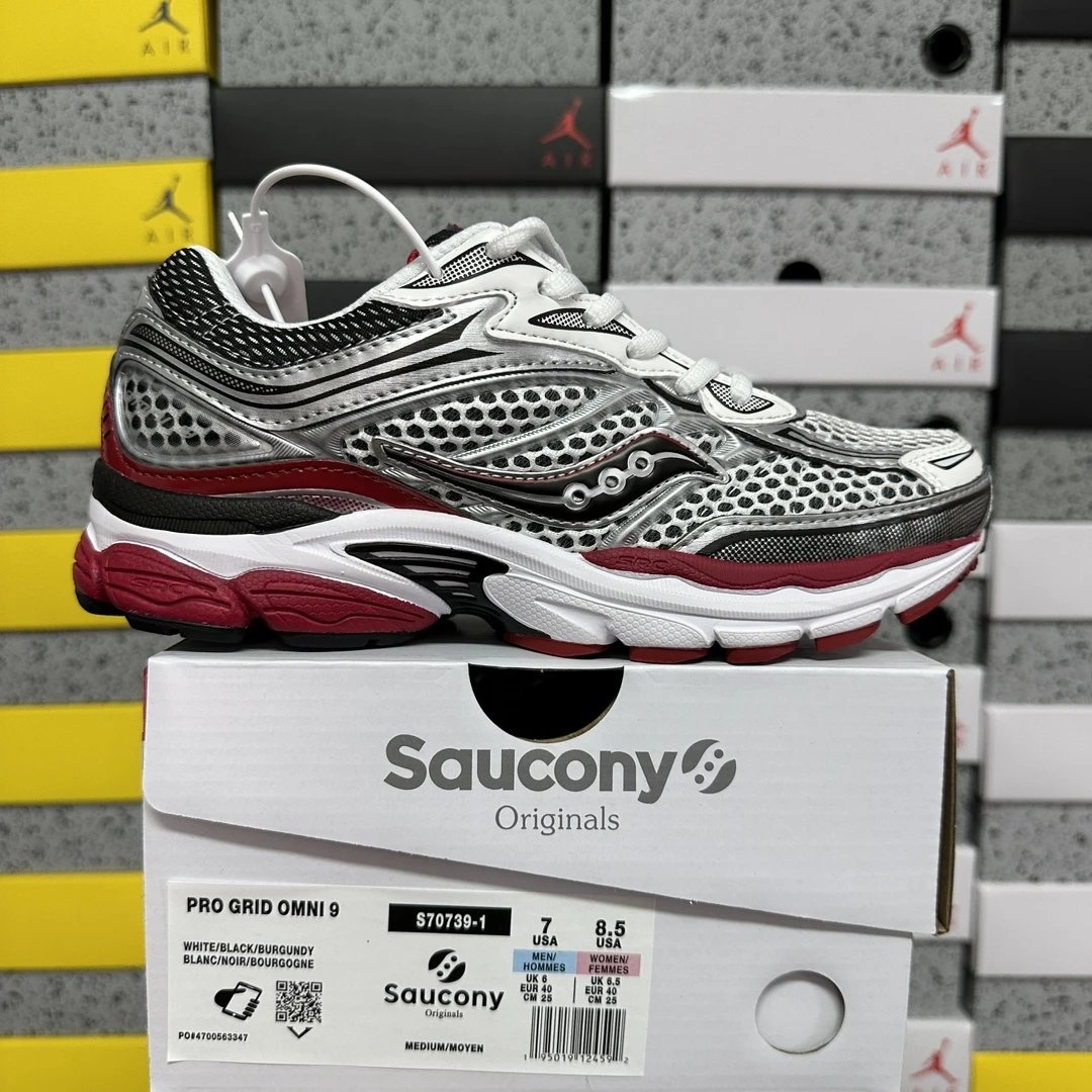 Saucony ProGrid Omni 9 OG Sneaker