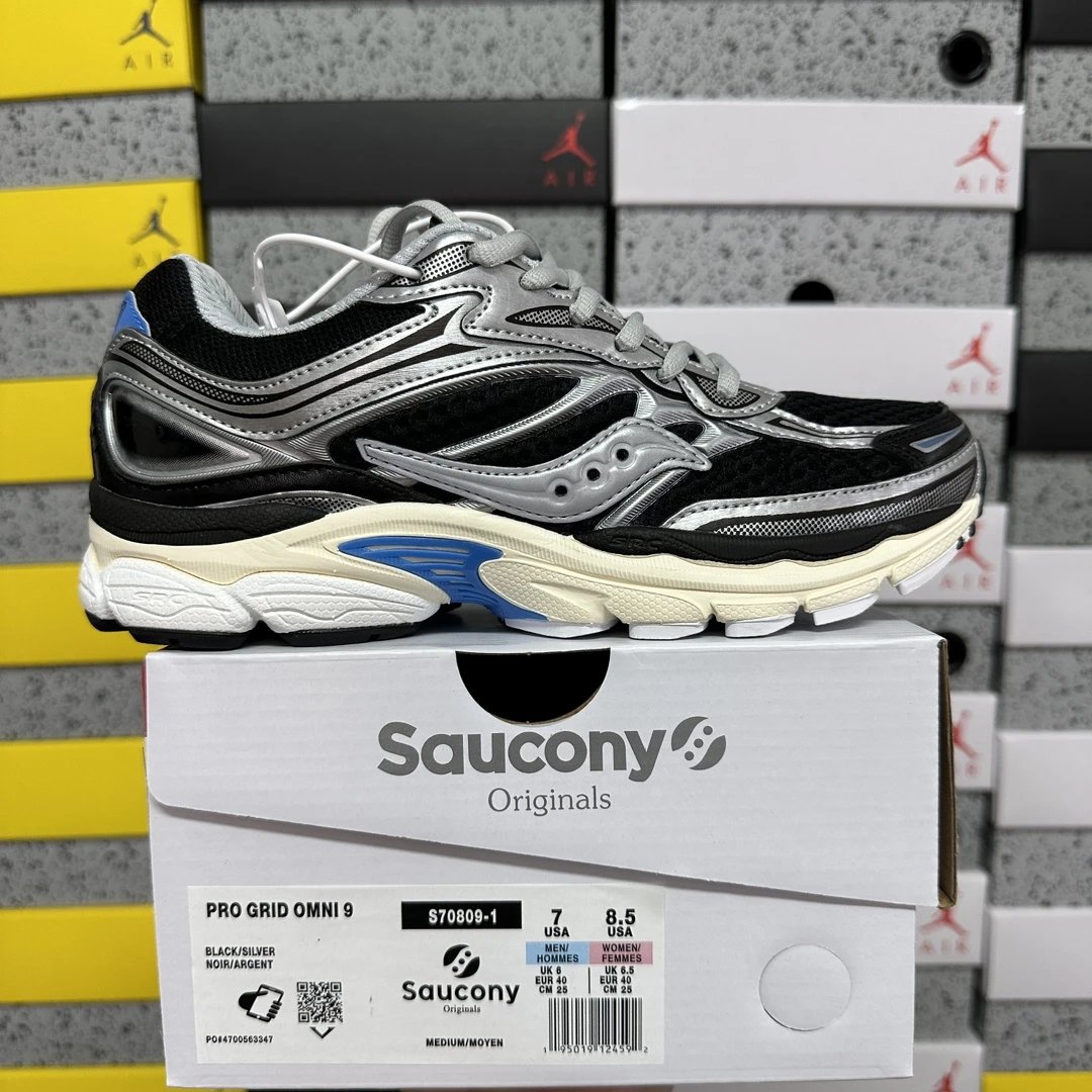 Saucony ProGrid Omni 9 OG Sneaker