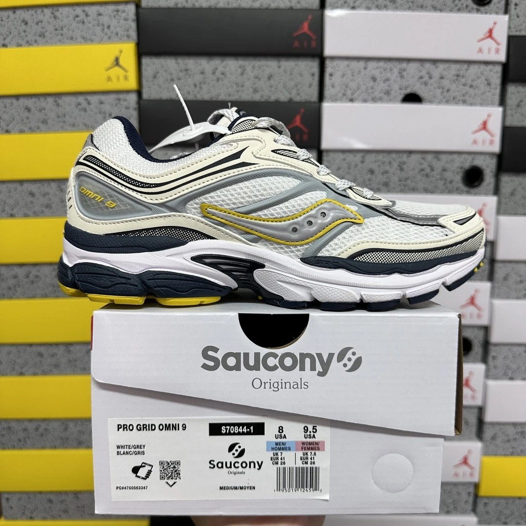 Saucony ProGrid Omni 9 OG Sneaker
