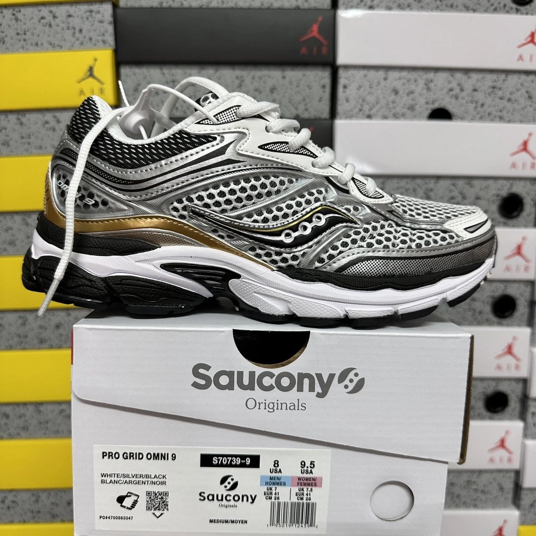 Saucony ProGrid Omni 9 OG Sneaker