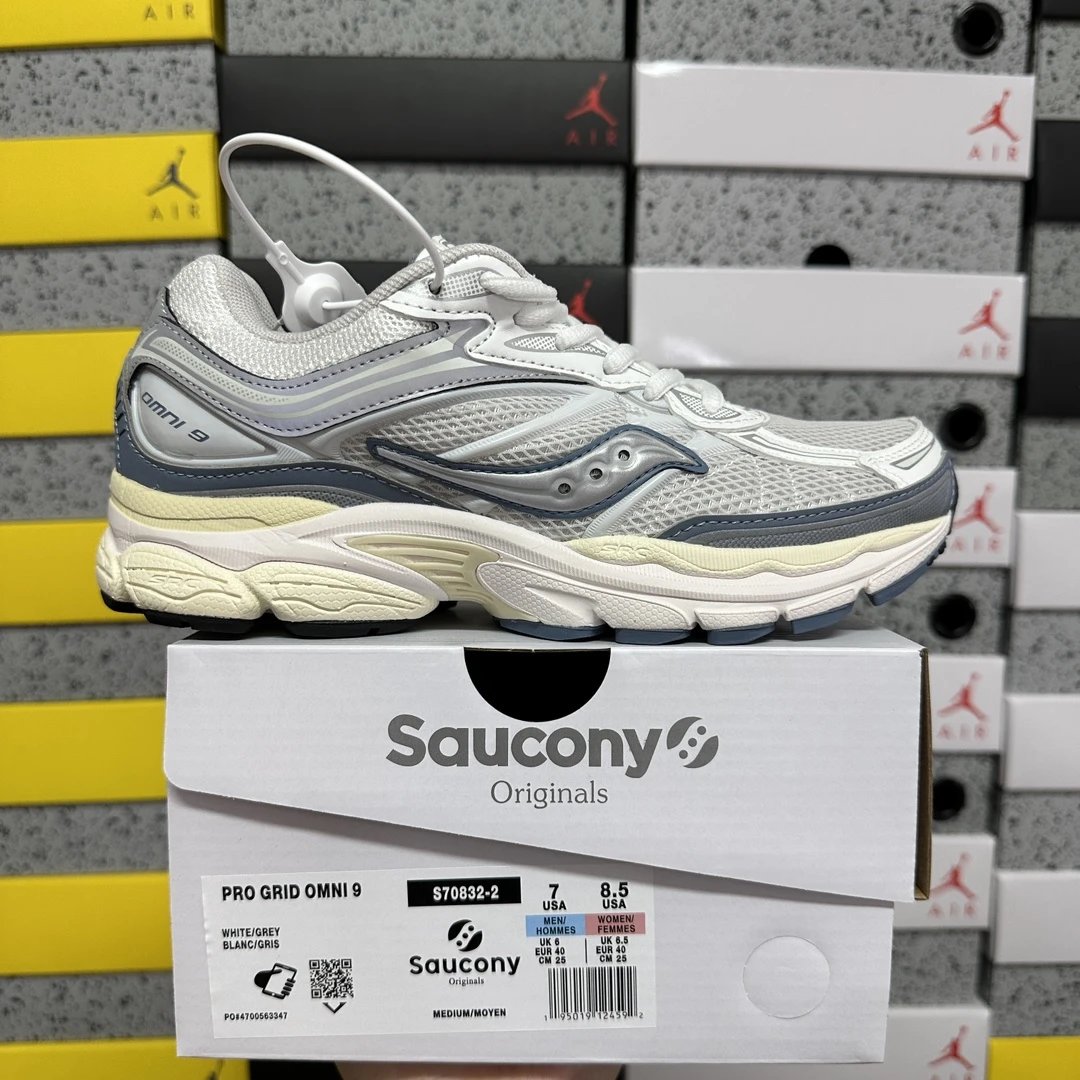 Saucony ProGrid Omni 9 OG Sneaker